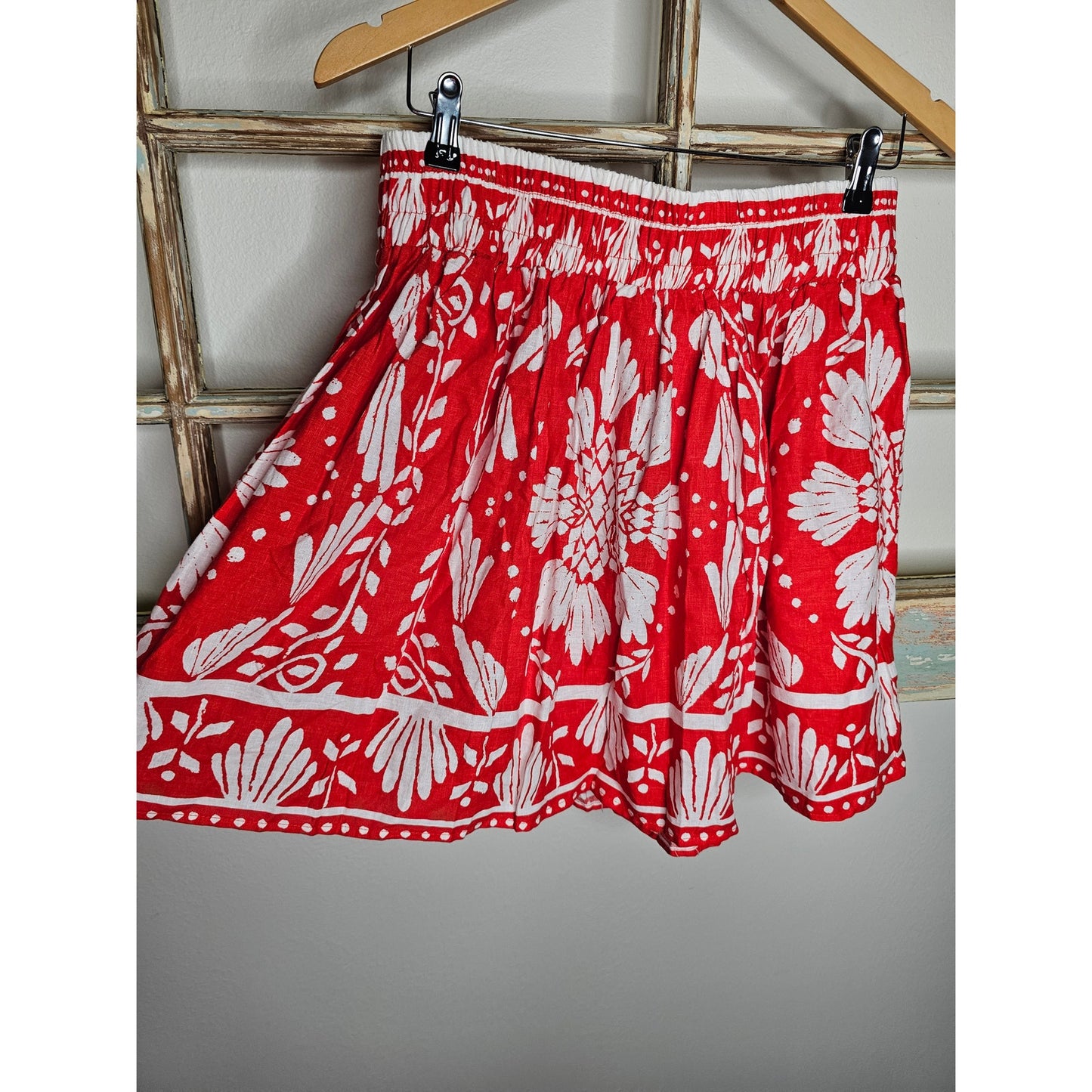 NWOT Haute Hippie red/white Linen blend Tiered Skirt Ladies size Medium