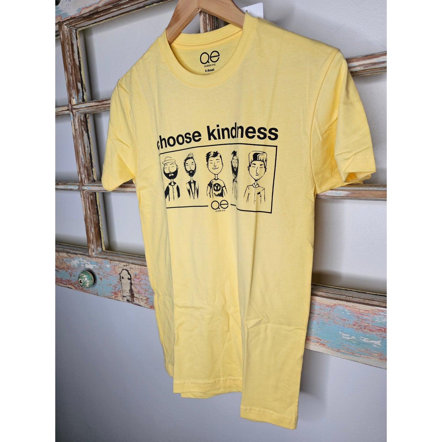 NWT Queer Eye " Choose Happiness" Yellow Tee-Shirt Men's Extra Small