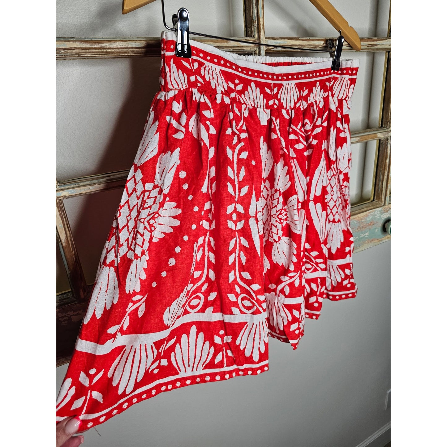 NWOT Haute Hippie red/white Linen blend Tiered Skirt Ladies size Medium