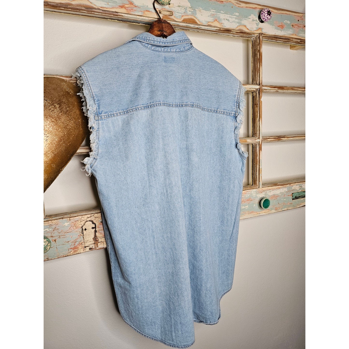 Levis Oversized Denim Sleeveless Shirt in Ladies Size Medium