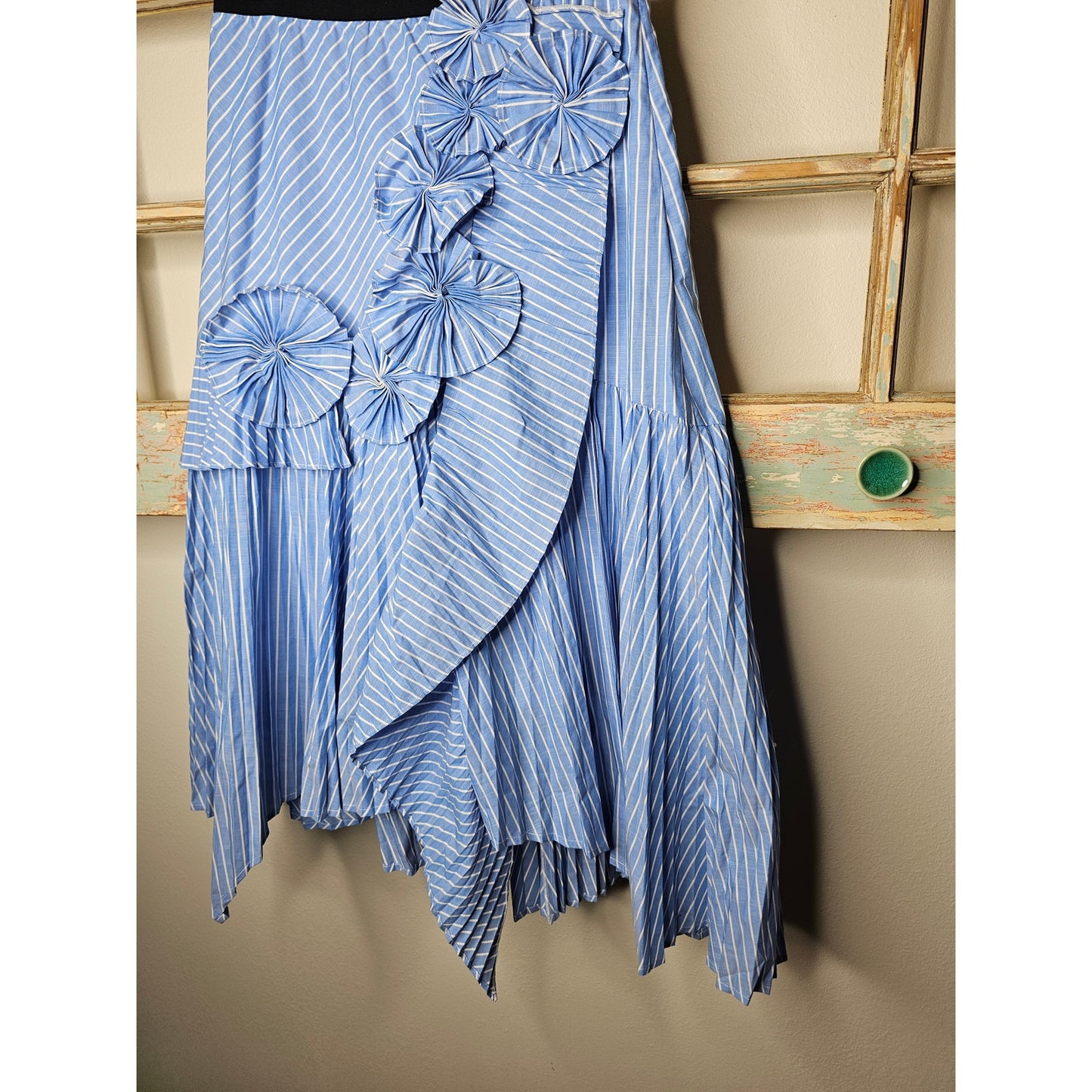 Joie Lined Oxford Look Ladies Skirt with Handkerchief hem and flowers size 2