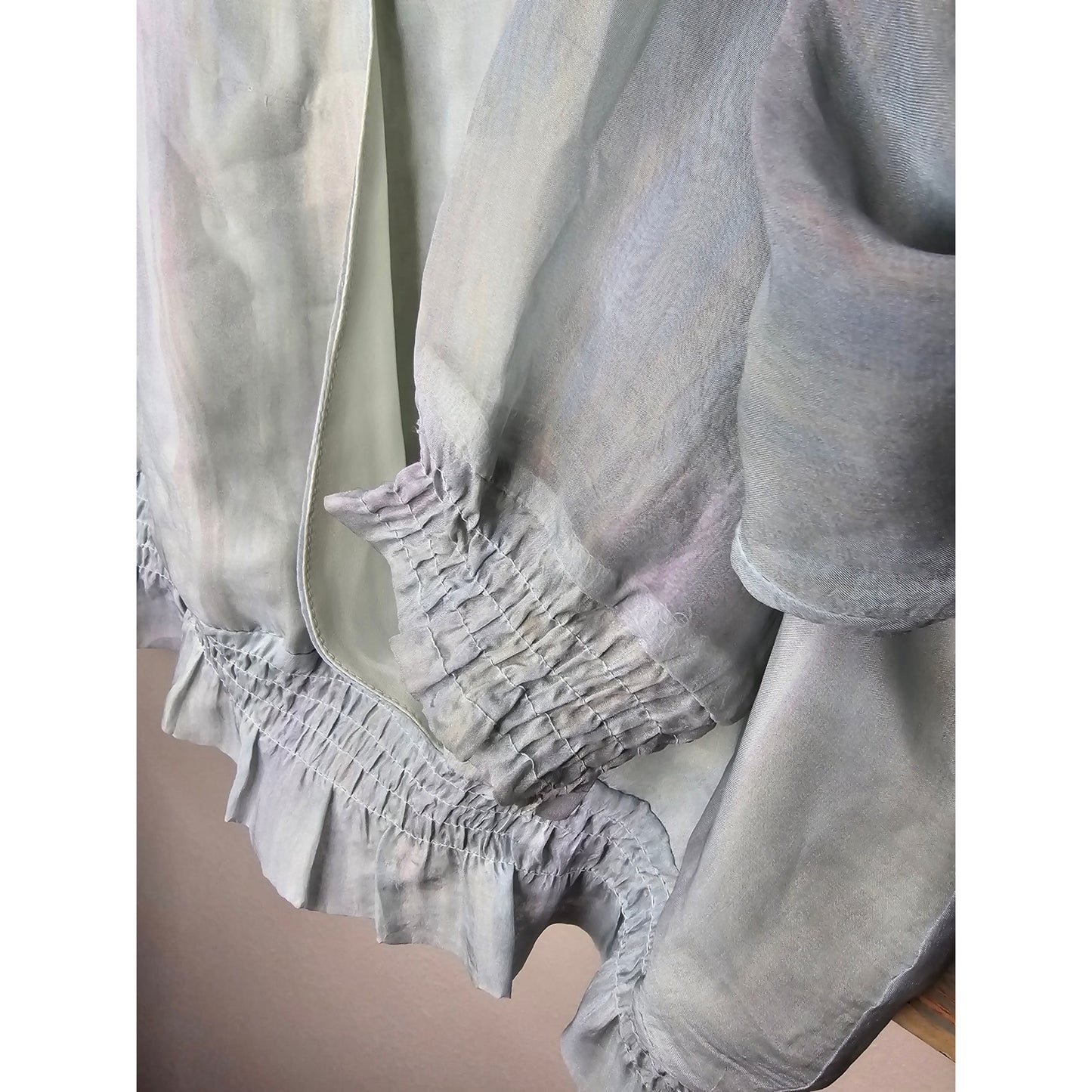 Lightweight blouse with sheer sleeves and V-neckline ladies size XL