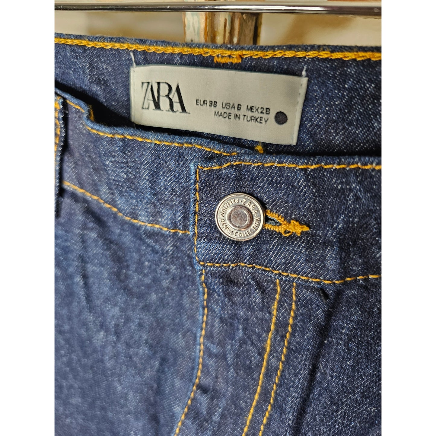 NWT Zara Dark Wash High Rise Relaxed fit Cuffed Jeans Ladies size 6