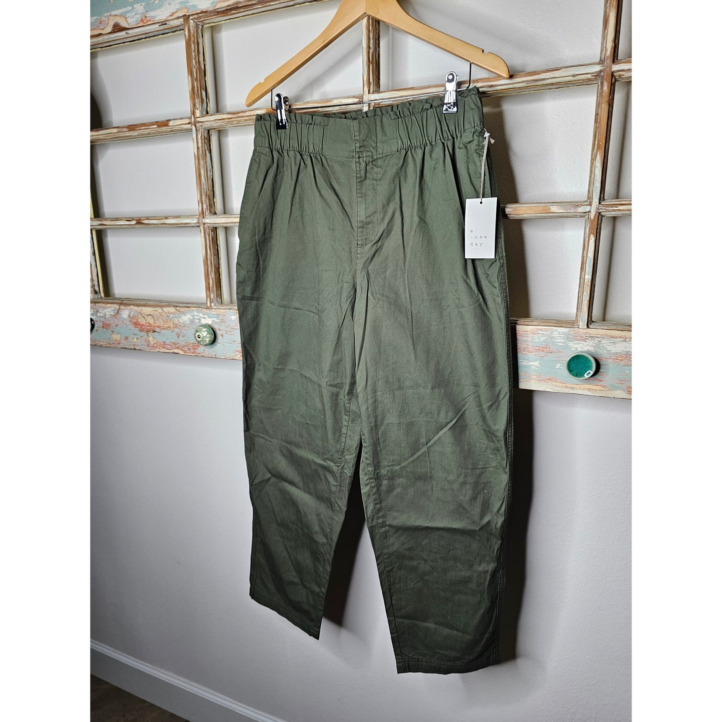 NWT Army Green Tapered Leg Wide Elastic Waistband Ladies Size Medium