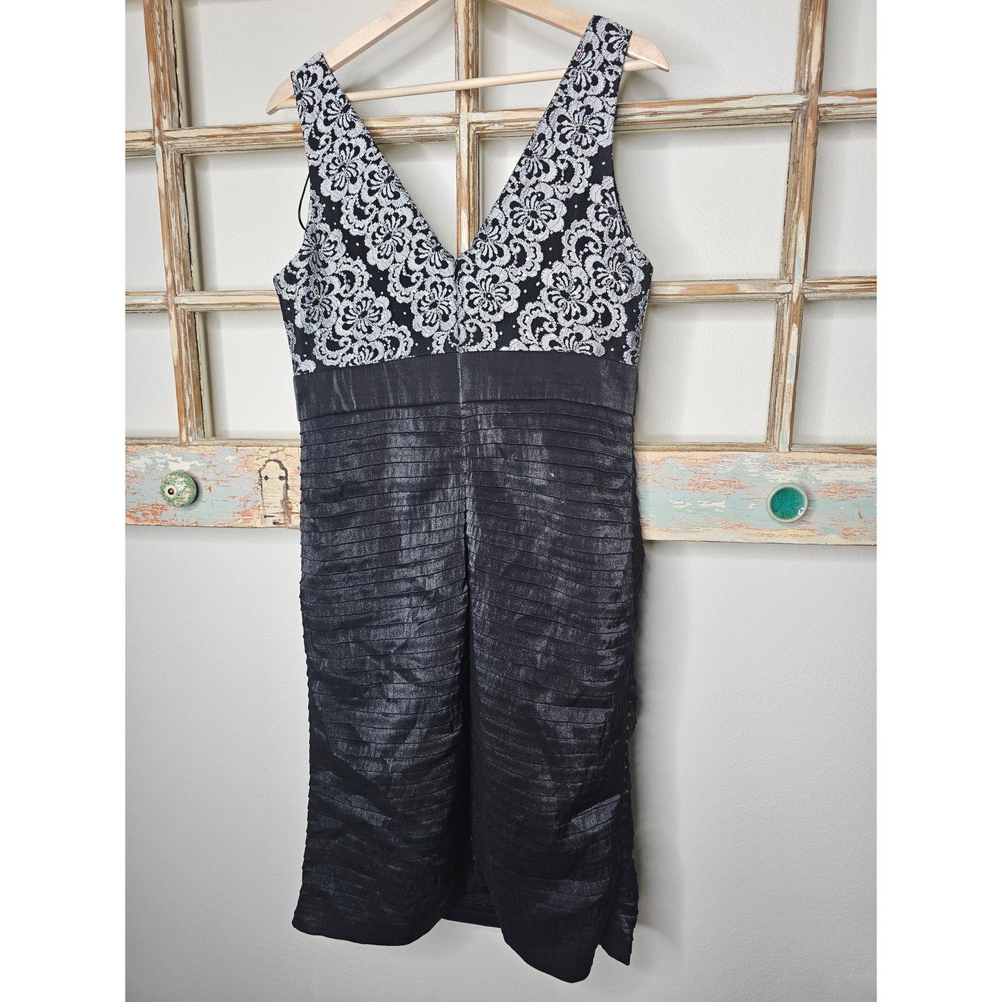 R&M Richards Cocktail Dress V-neck Sleeveless w/ side pleated skirt size 12