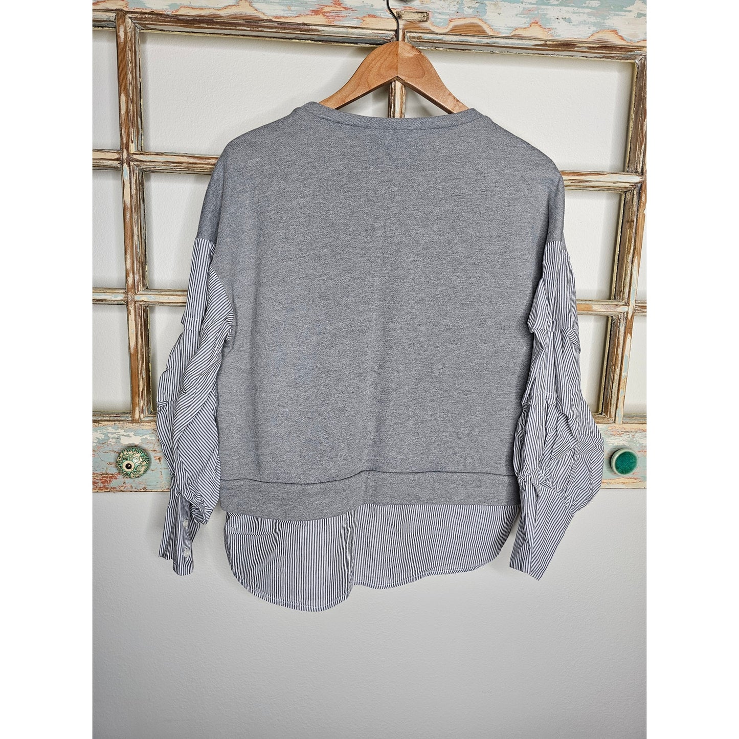 Mello Day Rushed Striped Sleeve W/ Grey Sweater 2PC Ladies size large
