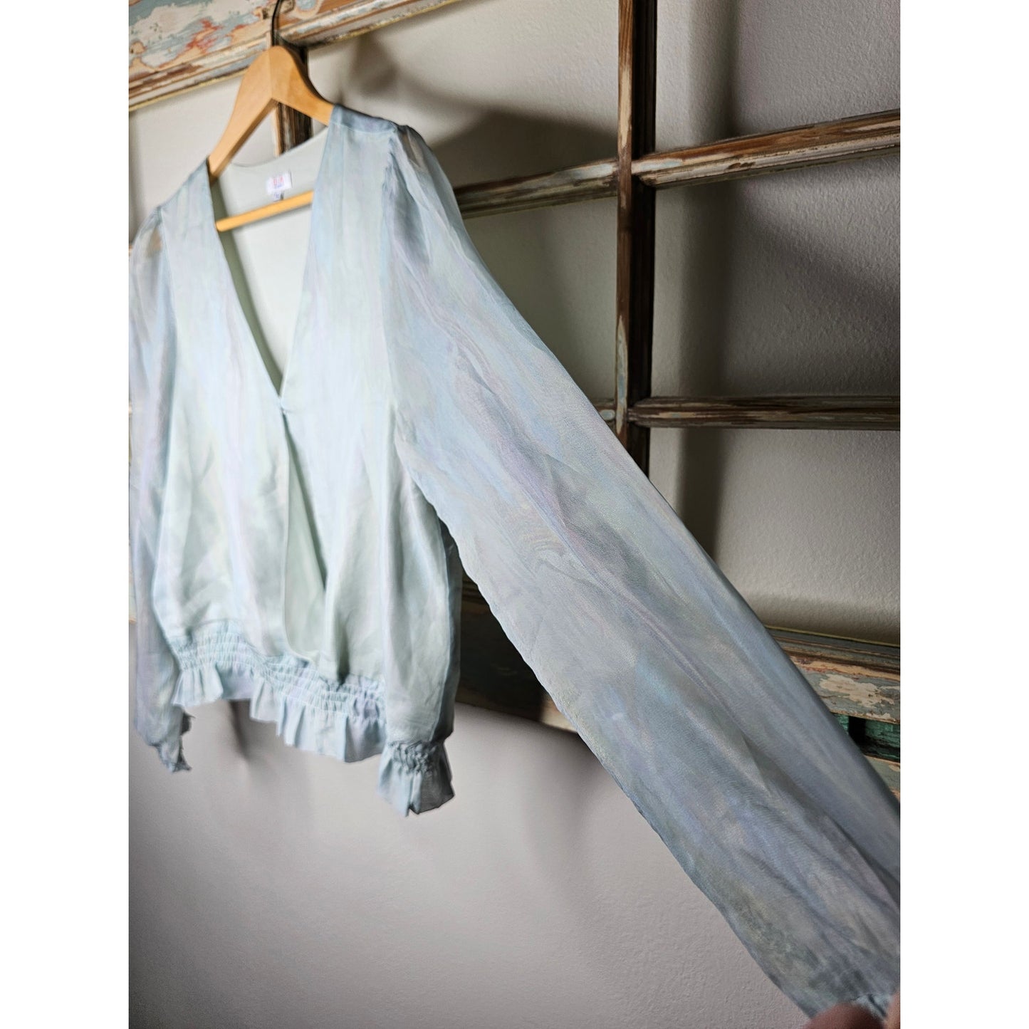 Lightweight blouse with sheer sleeves and V-neckline ladies size XL
