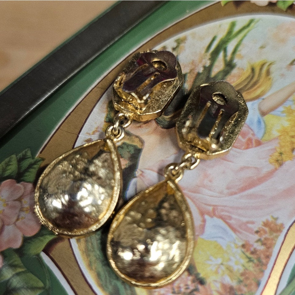 Vintage Gold Tone Green & Red Teardrop Dangle Clip Earrings