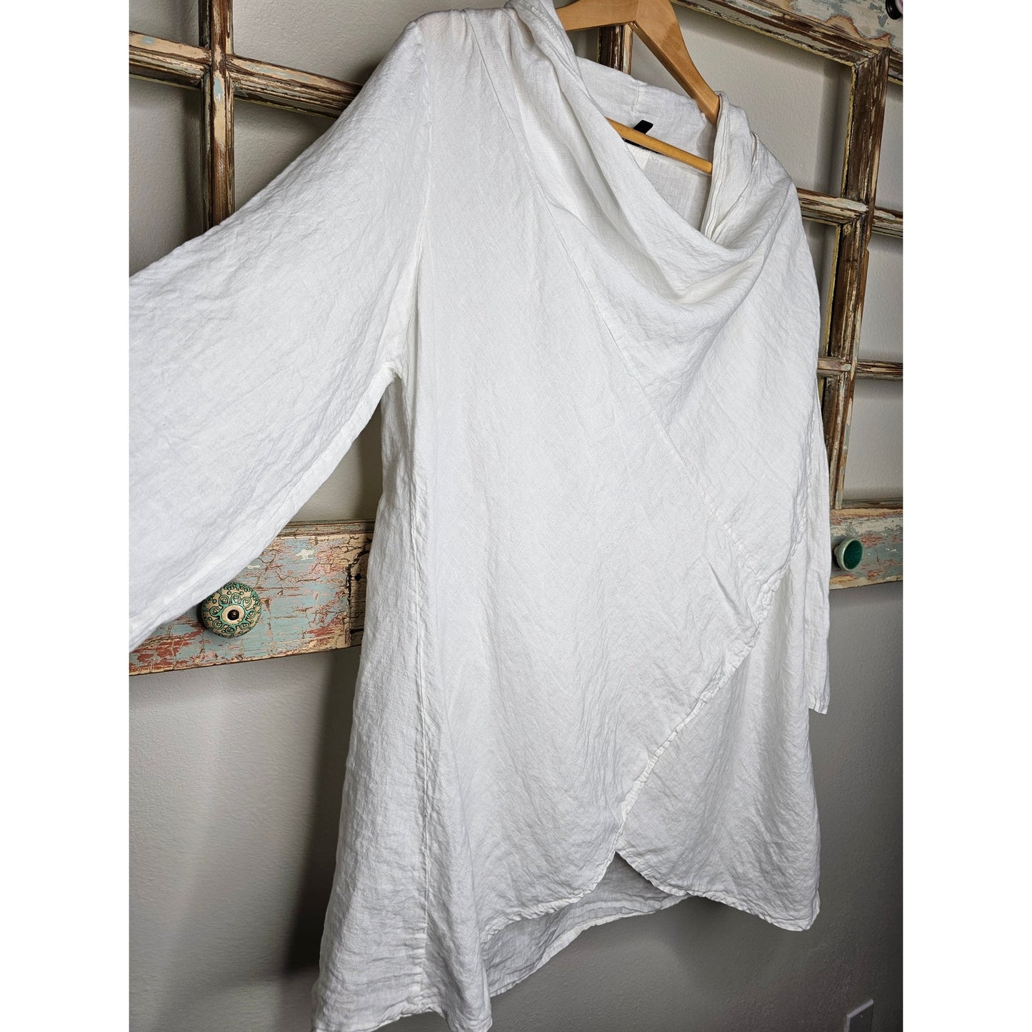 Linen White Cardigan Boho Top Saks Fifth Avenue Ladies size large.