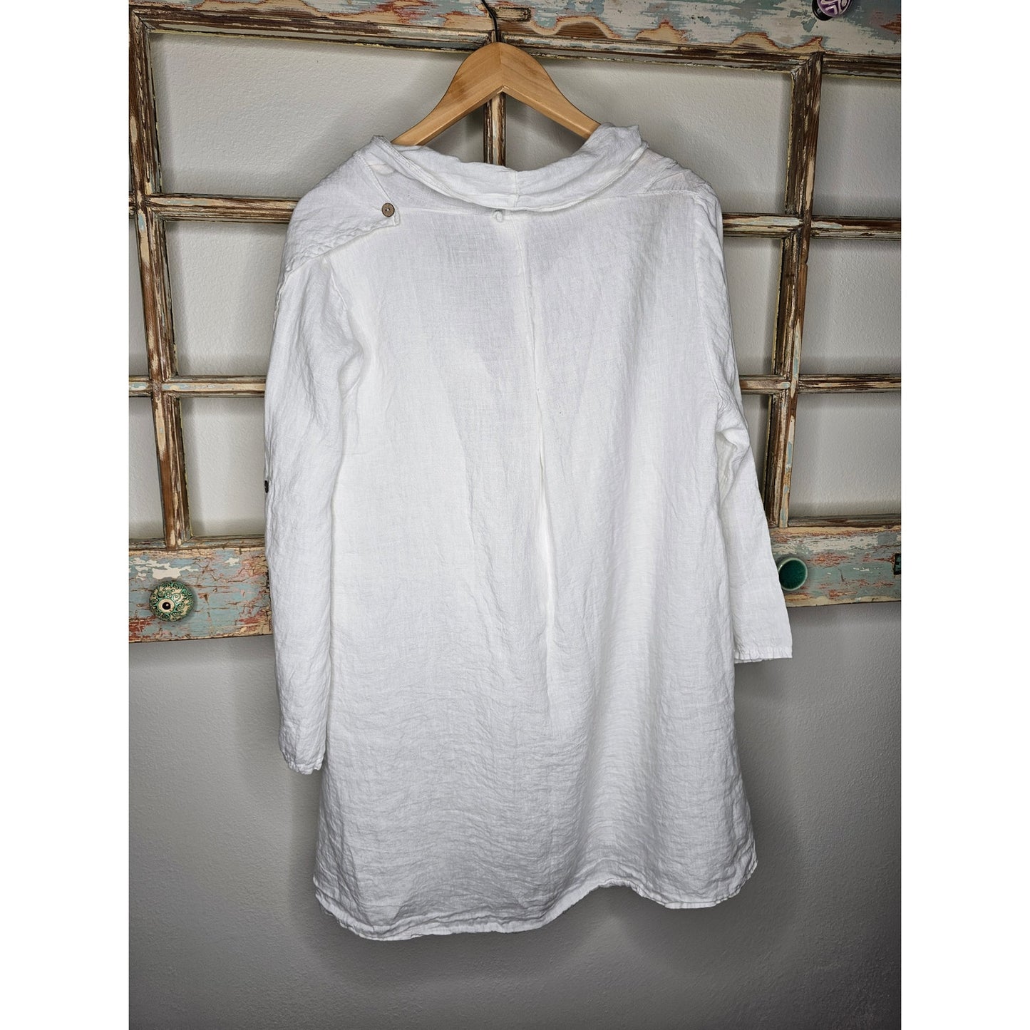 Linen White Cardigan Boho Top Saks Fifth Avenue Ladies size large.