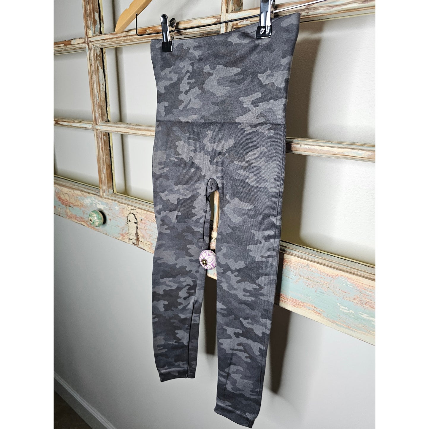 NWT Spanx Camo Cropped Leggings Ladies size XS / 0