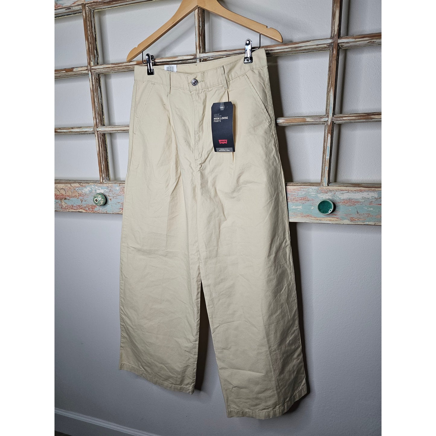 NWT Levi's High Rise Loose Wide Straight Leg Khaki's size 30