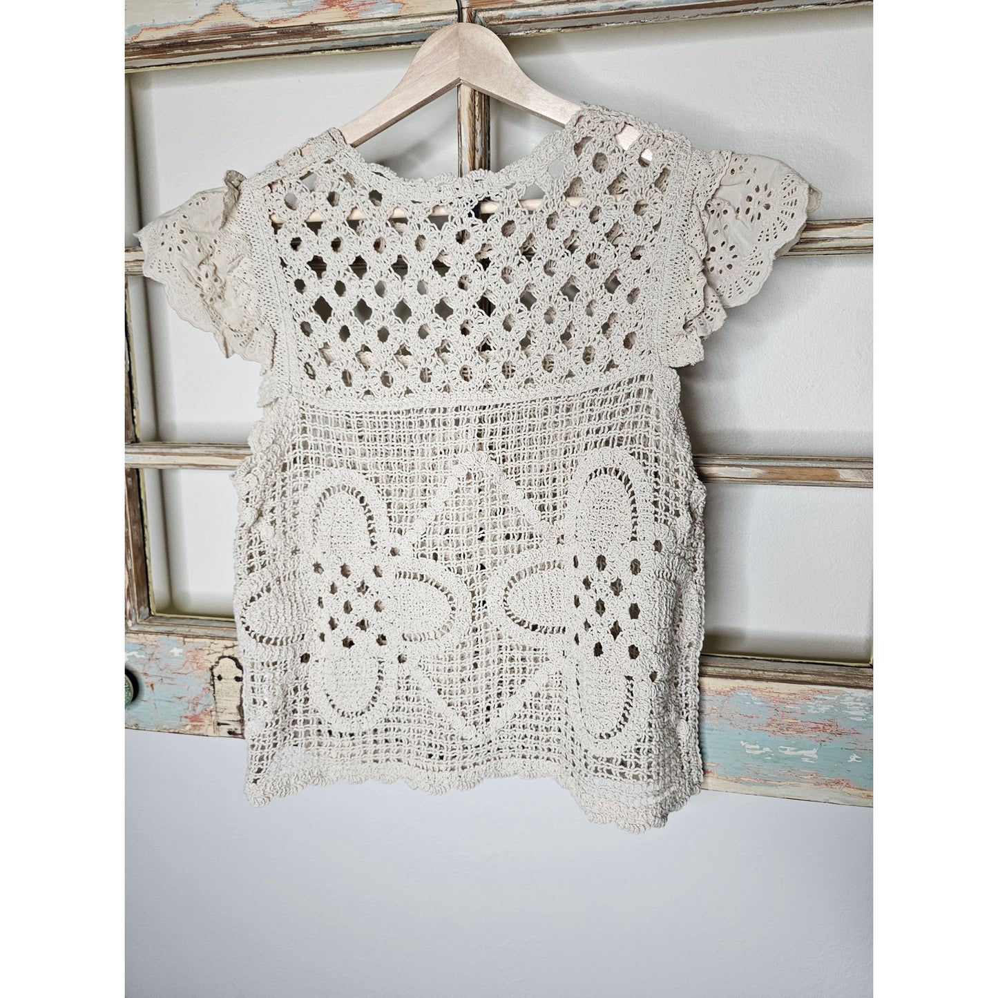 Skies Are Blue Natural Crocheted Cap Sleeve Top Ladies Size Medium