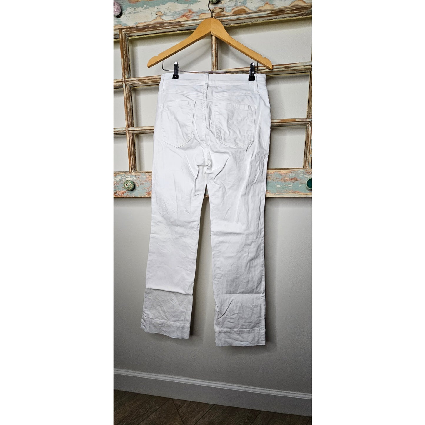 Loft White Slight Wider Leg Jeans with Pockets ladies size 6 / 28