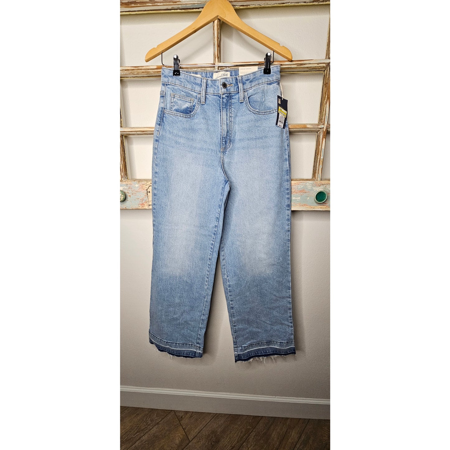NWT High Rise Wide Leg Light Wash Jeans Ladies size 6R