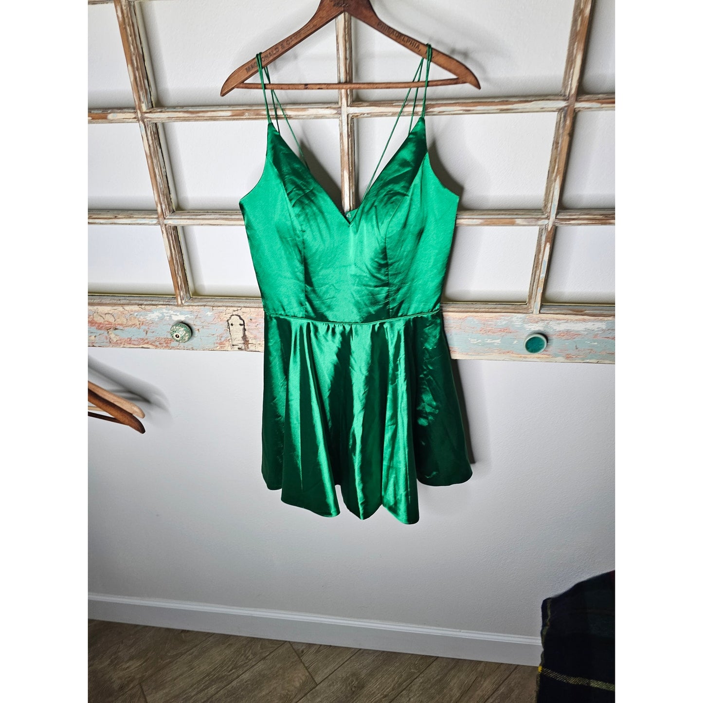 Sherri Hill Spaghetti Strap V-neck Satin Festive Mini Dress Ladies size 10