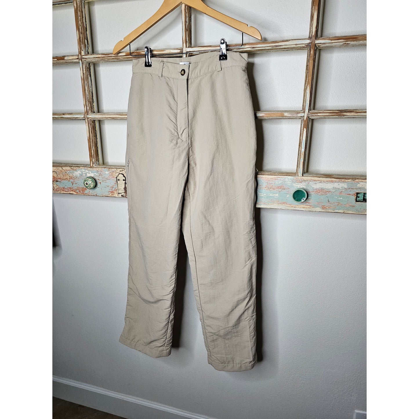 The North Face Khaki Nylon Straight Leg Pant with Fleece lining size 8