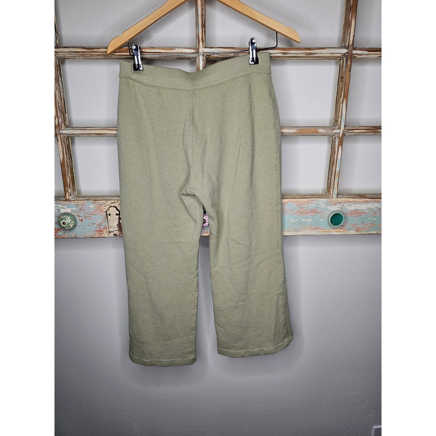 St. John Collection Knit Cropped Pants Womens Size 6 light Sage