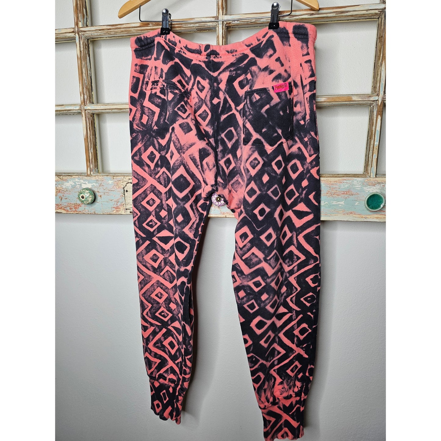 NWOT Mowgli Surf Tribal Print Cotton Jogging Pants Ladies size Large