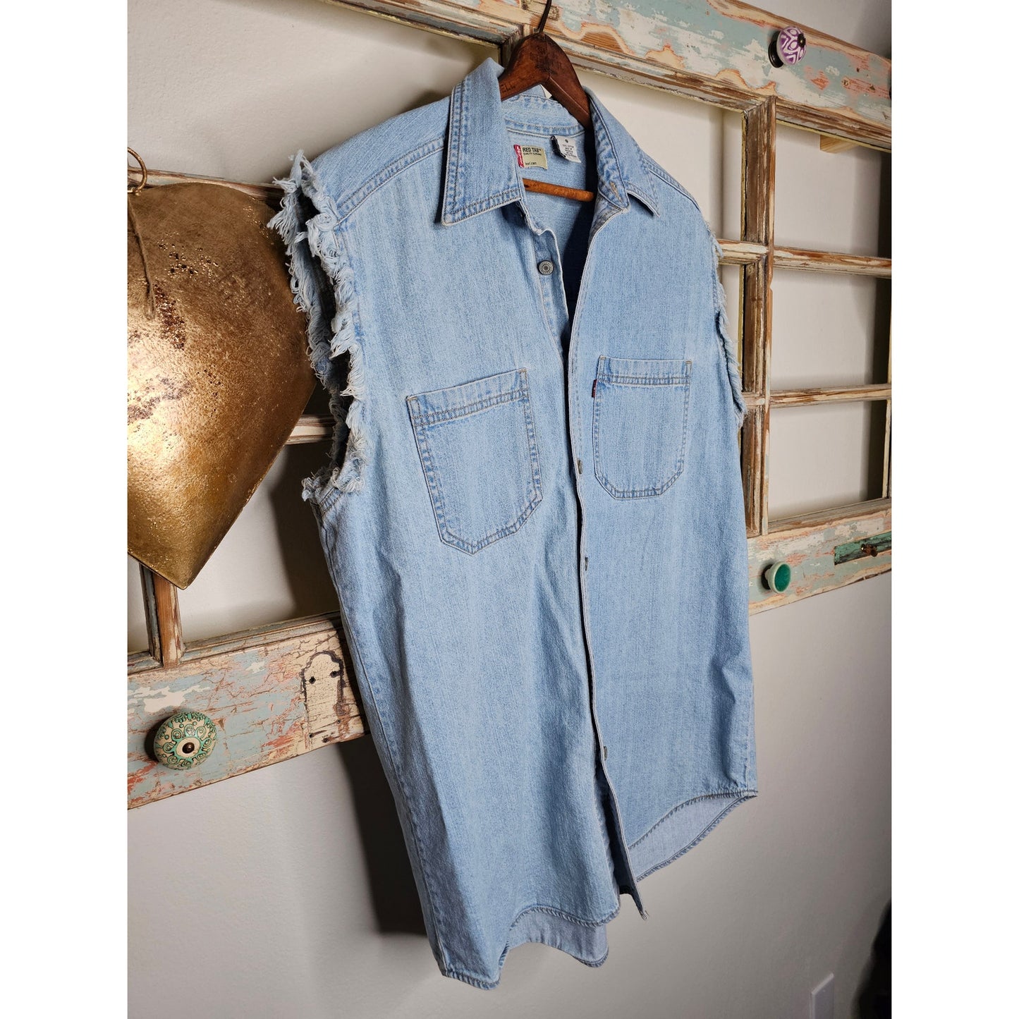 Levis Oversized Denim Sleeveless Shirt in Ladies Size Medium