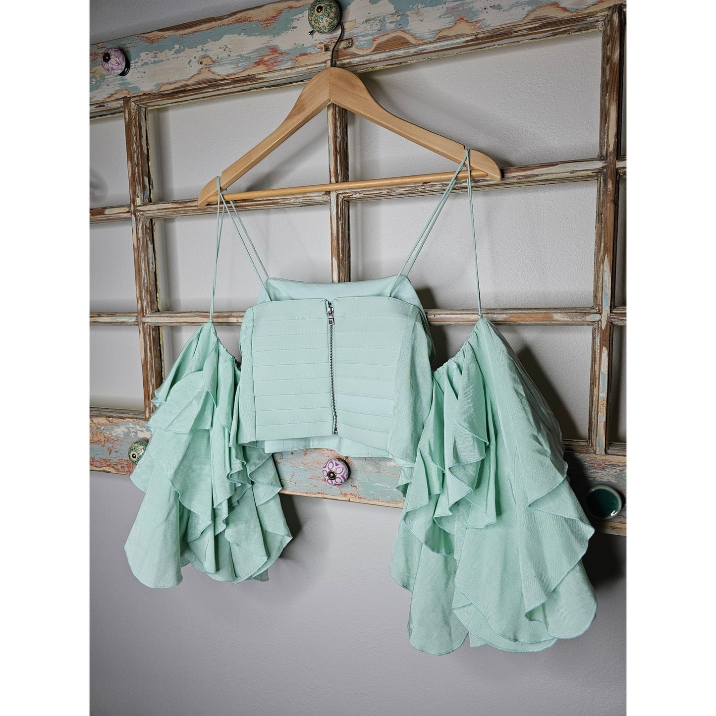 NWT Alice + Olivia Nakia Cold Shoulder Crop Top in Mint Ladies size 8