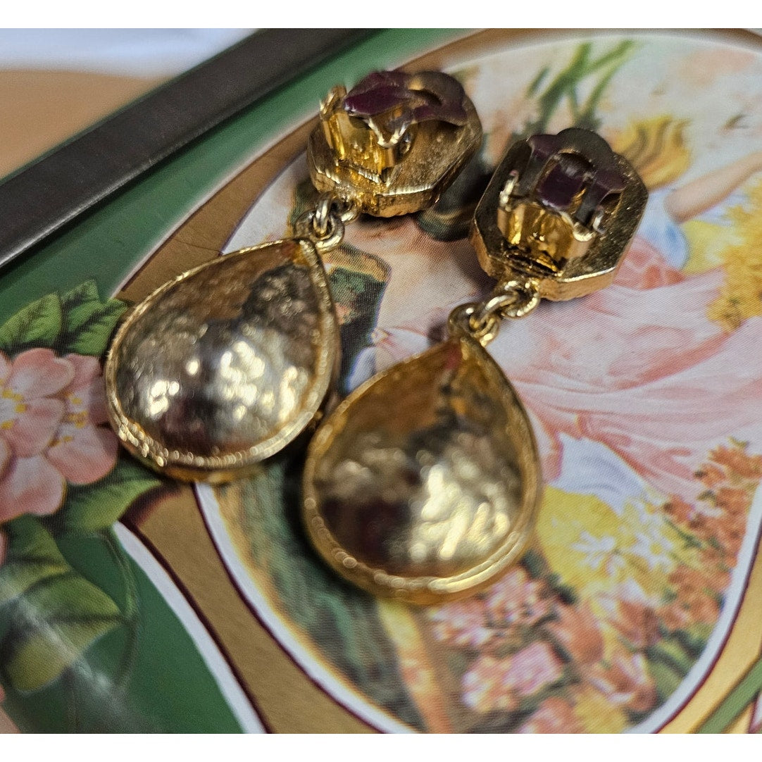 Vintage Gold Tone Green & Red Teardrop Dangle Clip Earrings