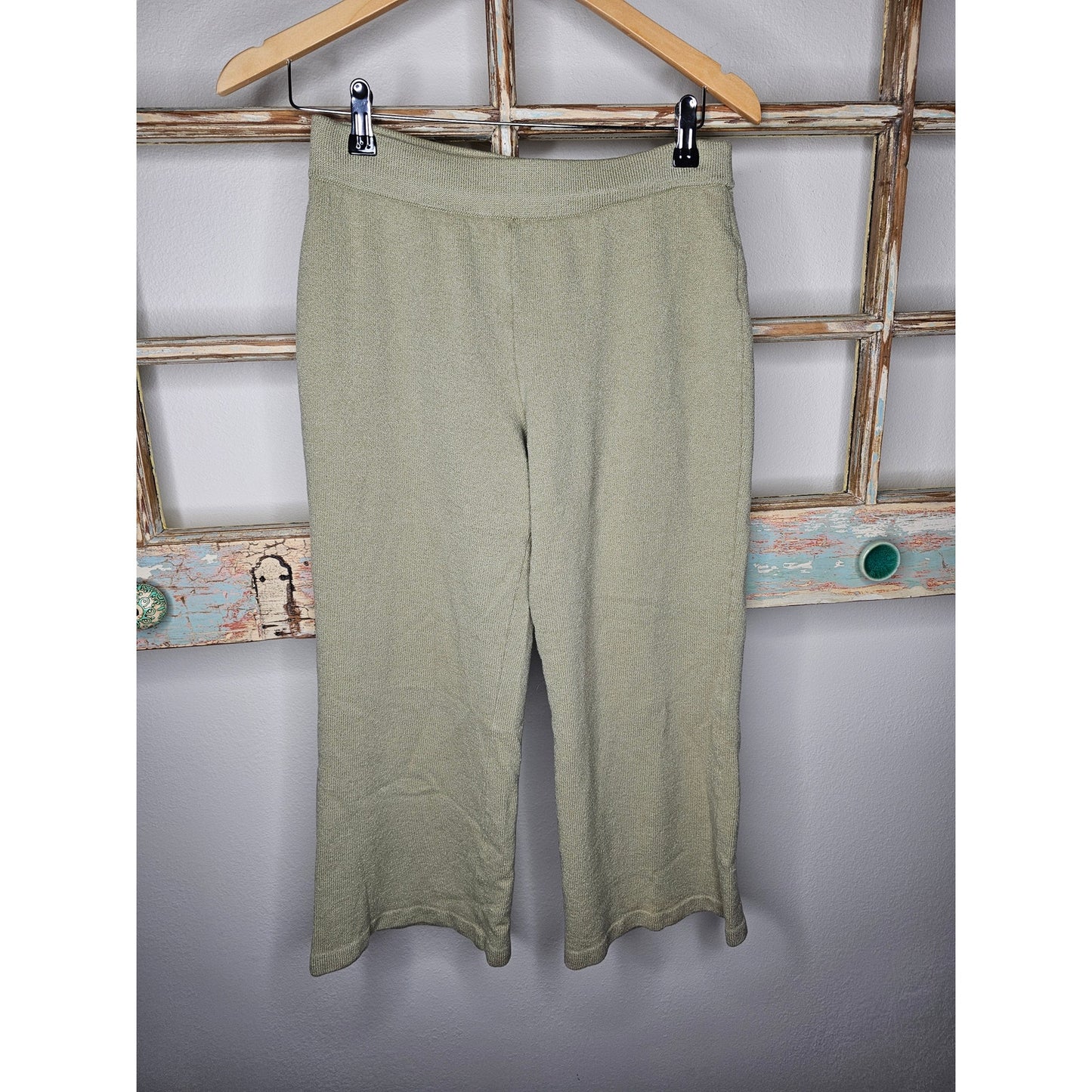 St. John Collection Knit Cropped Pants Womens Size 6 light Sage