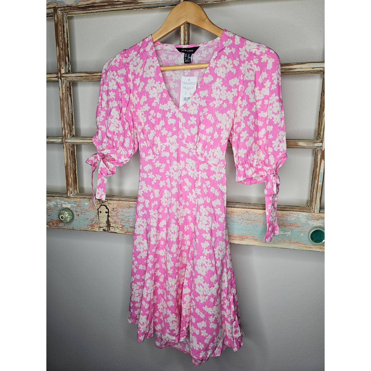 NWT New Look Pink Floral V-Neck Mini Dress with 1/2 Tie Sleeves Size 0