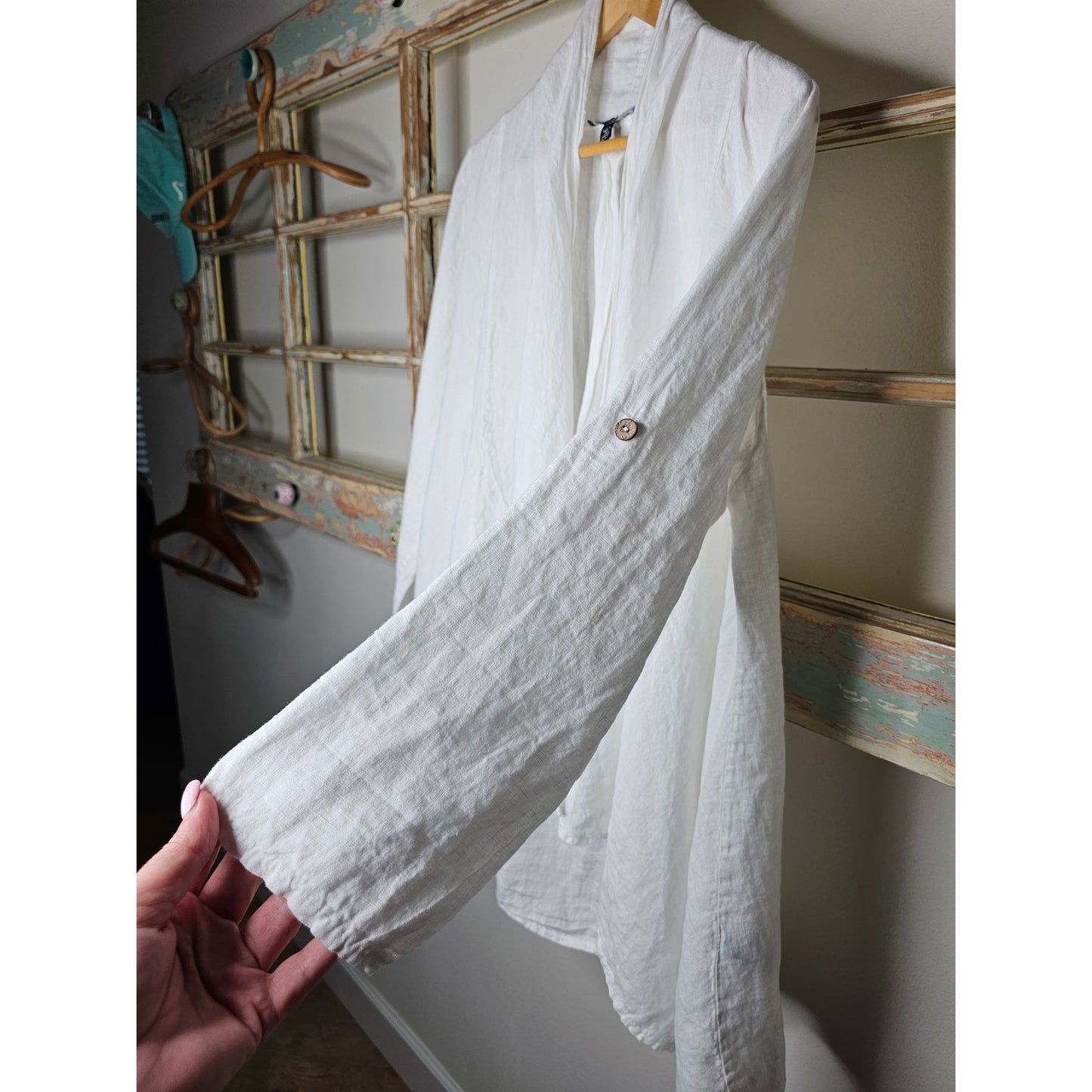 Linen White Cardigan Boho Top Saks Fifth Avenue Ladies size large.