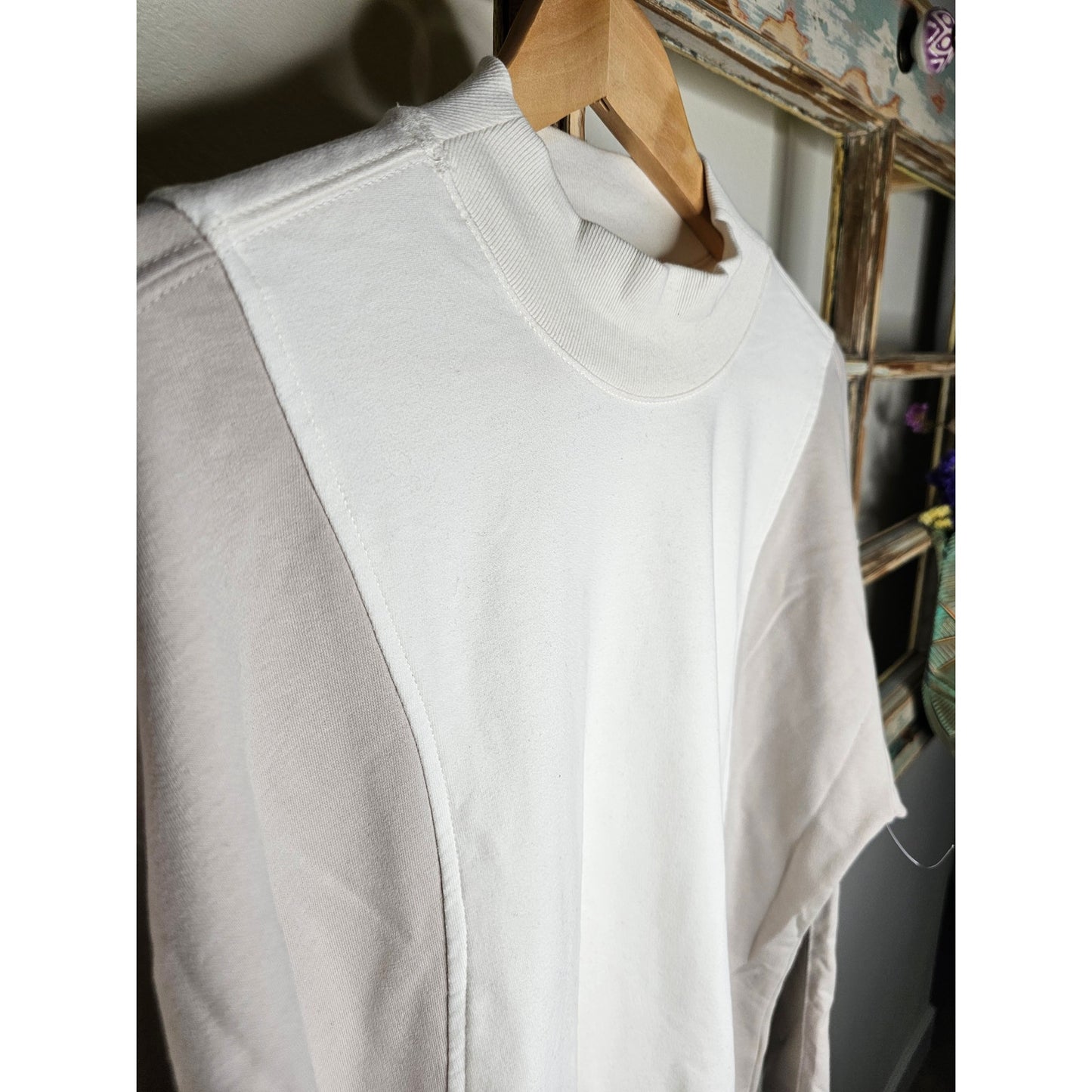 NWOT Athleta Ladies Neutral Block Sweatshirt Size Medium