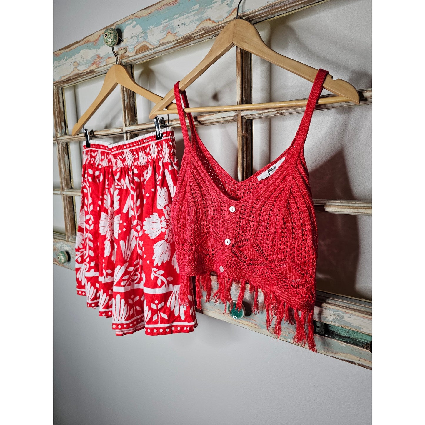 NWOT Haute Hippie red/white Linen blend Tiered Skirt Ladies size Medium