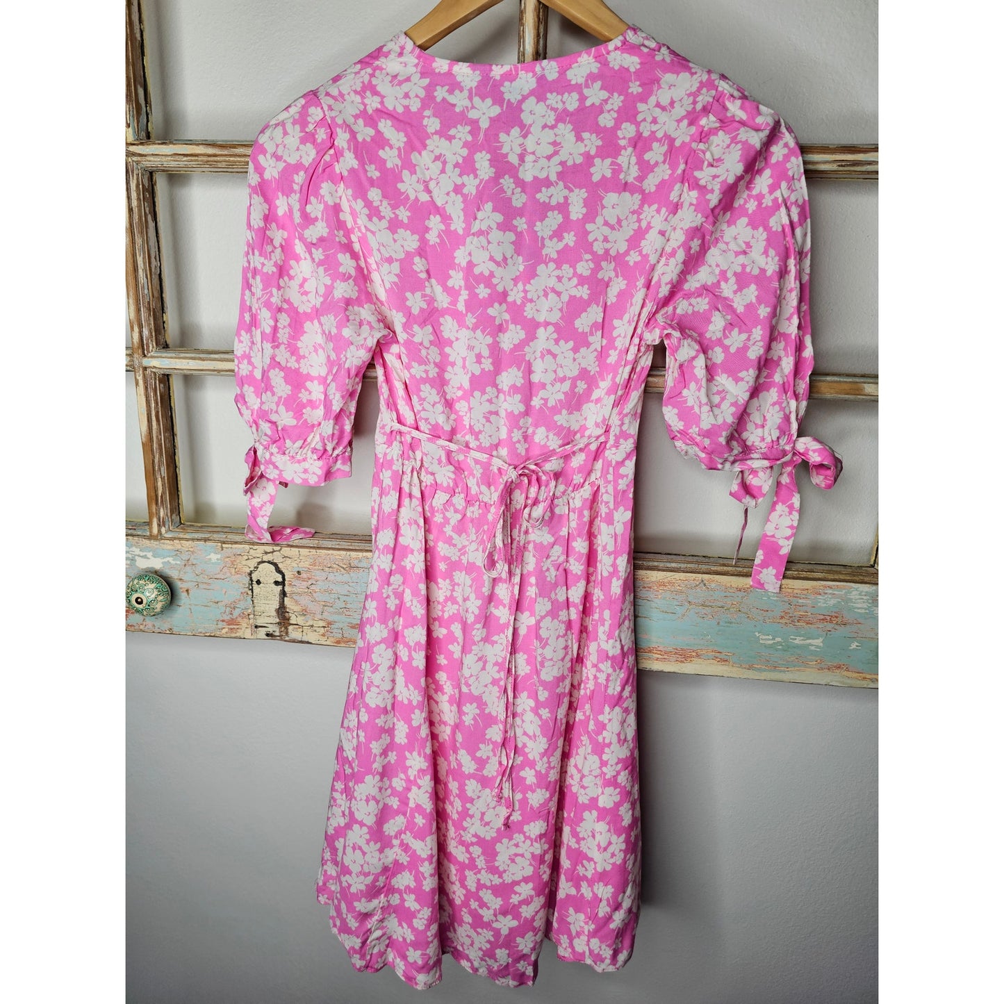 NWT New Look Pink Floral V-Neck Mini Dress with 1/2 Tie Sleeves Size 0