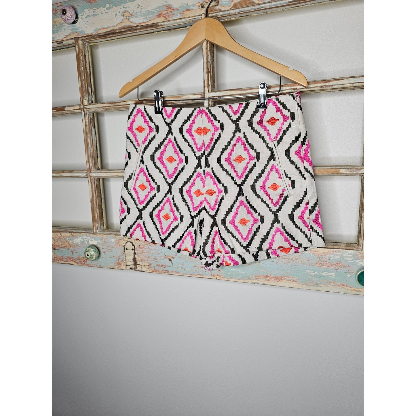 NWOT Loft Riviera Short With Tribal Embroidery Size 6