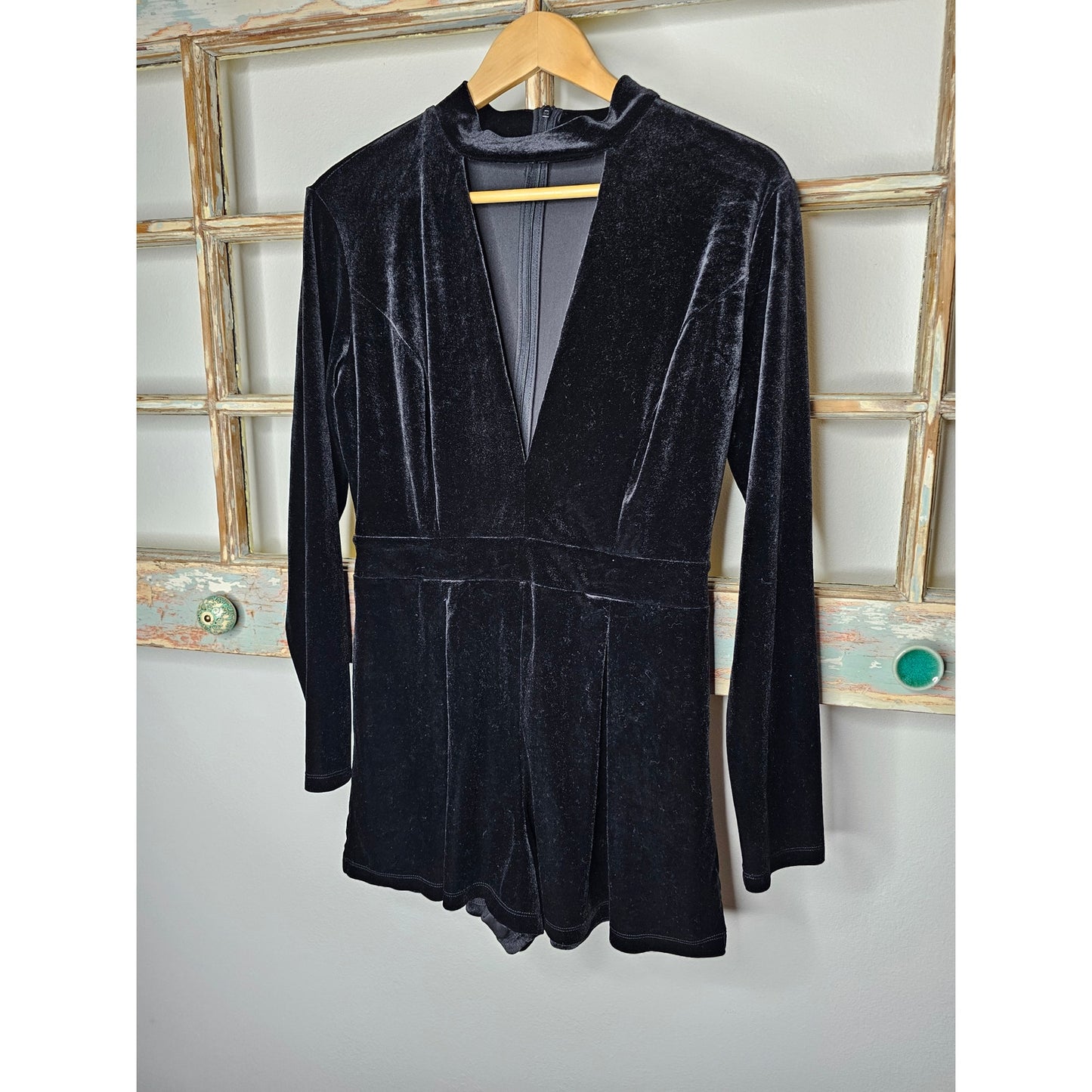 Gianni Bini black velvet short romper ladies size Medium
