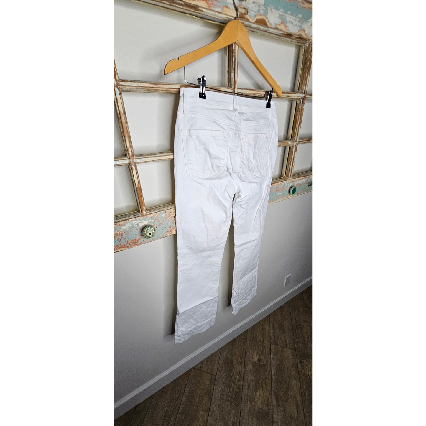 Loft White Slight Wider Leg Jeans with Pockets ladies size 6 / 28