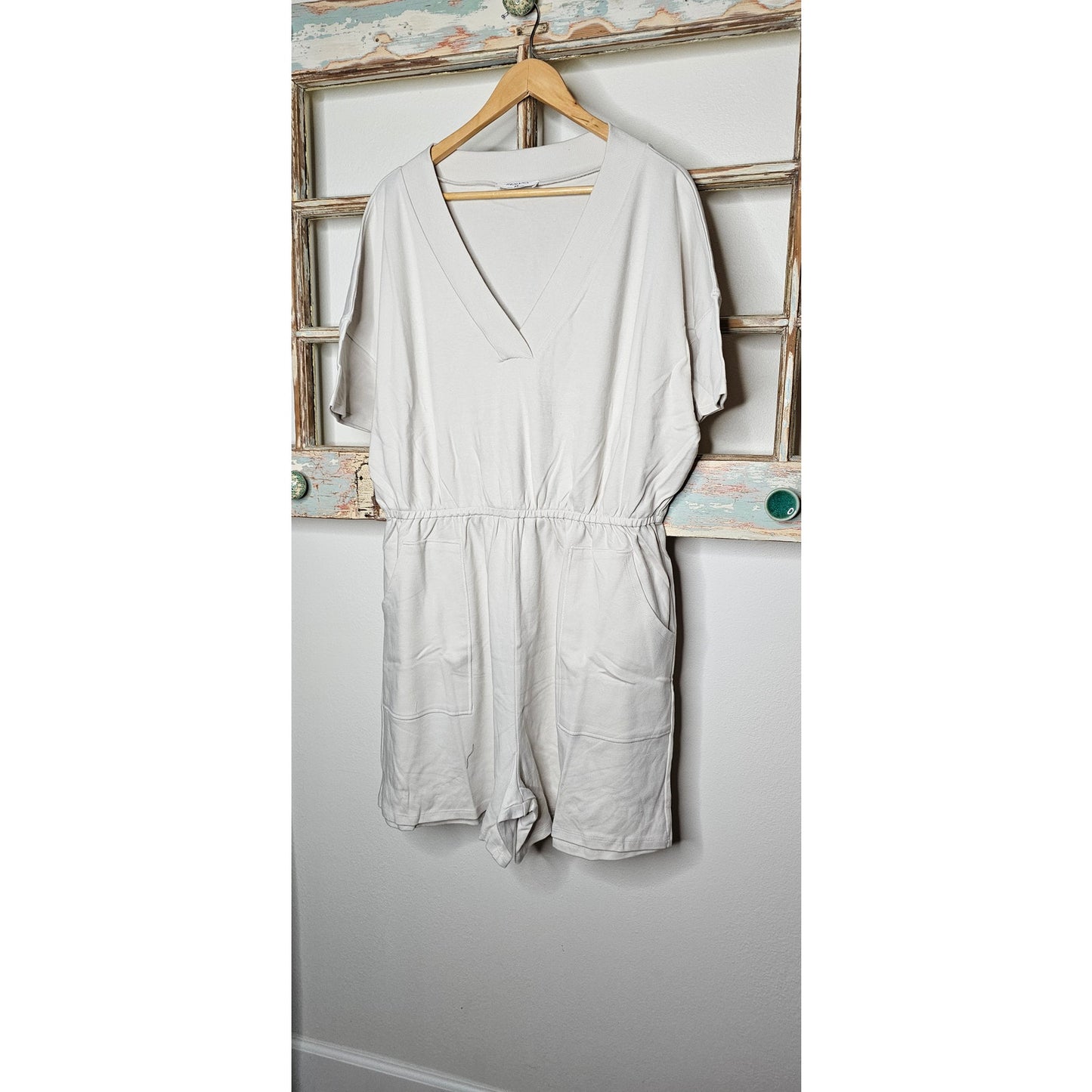 NWT Zenana Drop Shoulder V-neck Short romper with pockets size 3x 22/24
