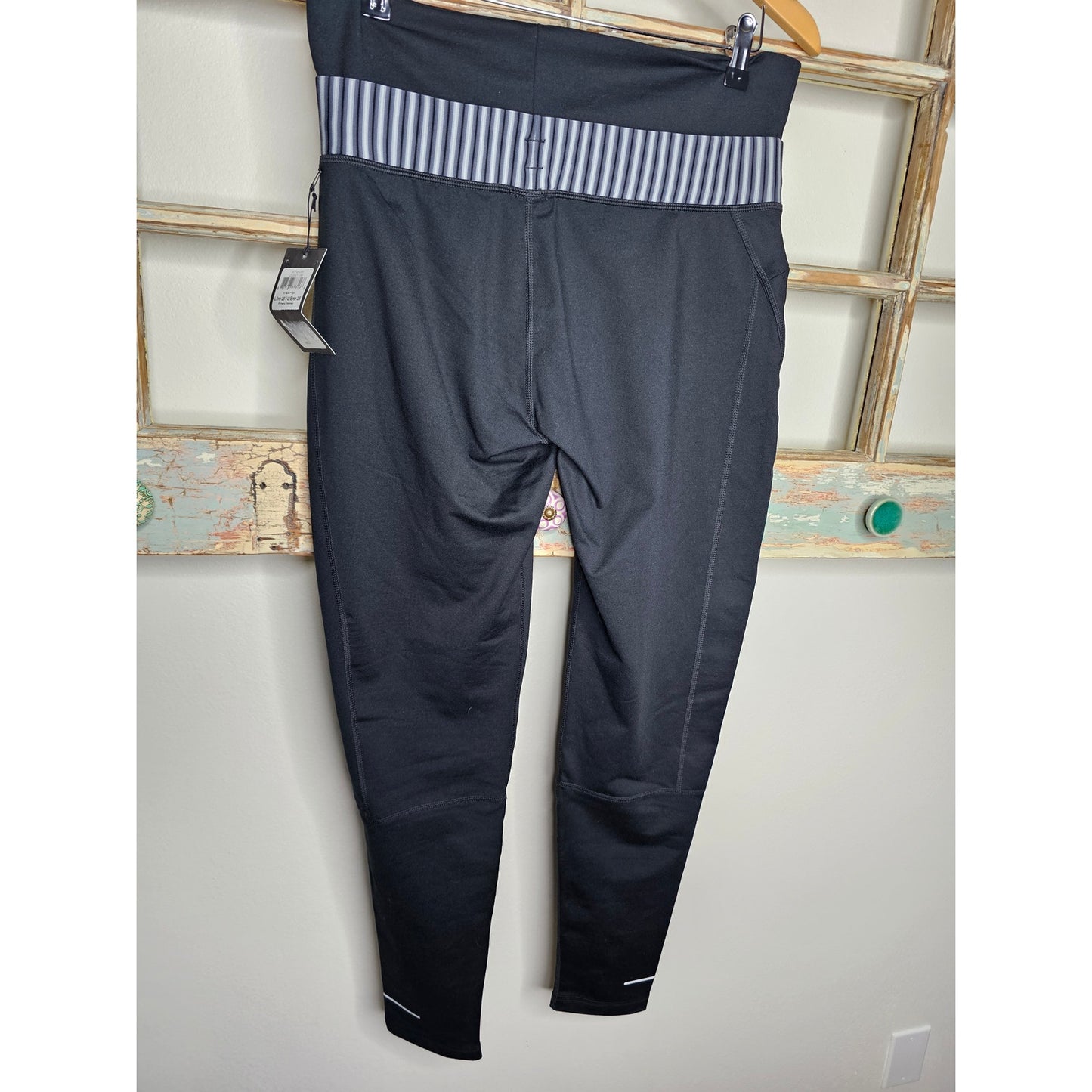 NWT Mountain Hard Wear Black Athletic Leggings Ladies size large