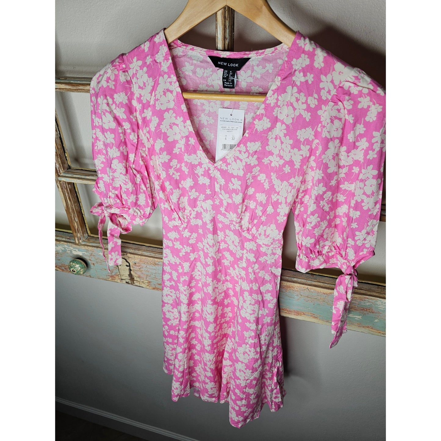 NWT New Look Pink Floral V-Neck Mini Dress with 1/2 Tie Sleeves Size 0