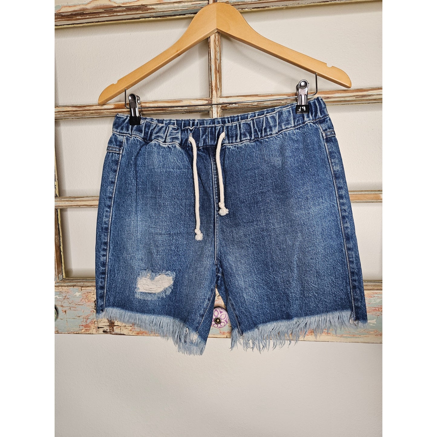 One Teaspoon Denim Jean Pull-on shorts with drawstring w/ fringed hem size 26
