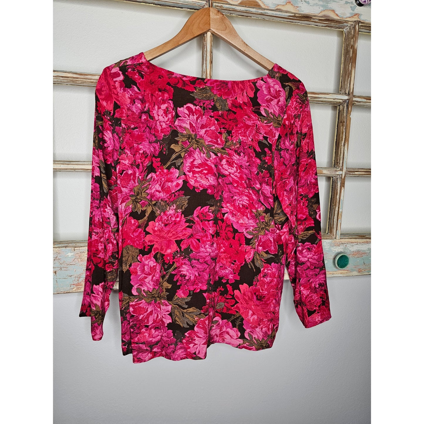 NWT J.Jill Red Floral Festive 3/4 Sleeve V-neckline Blouse Size MP