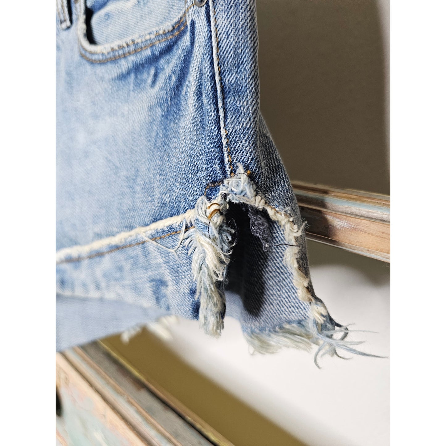 Free People Eliot Embroidered Waistband Denim Jean Shorts Size 24