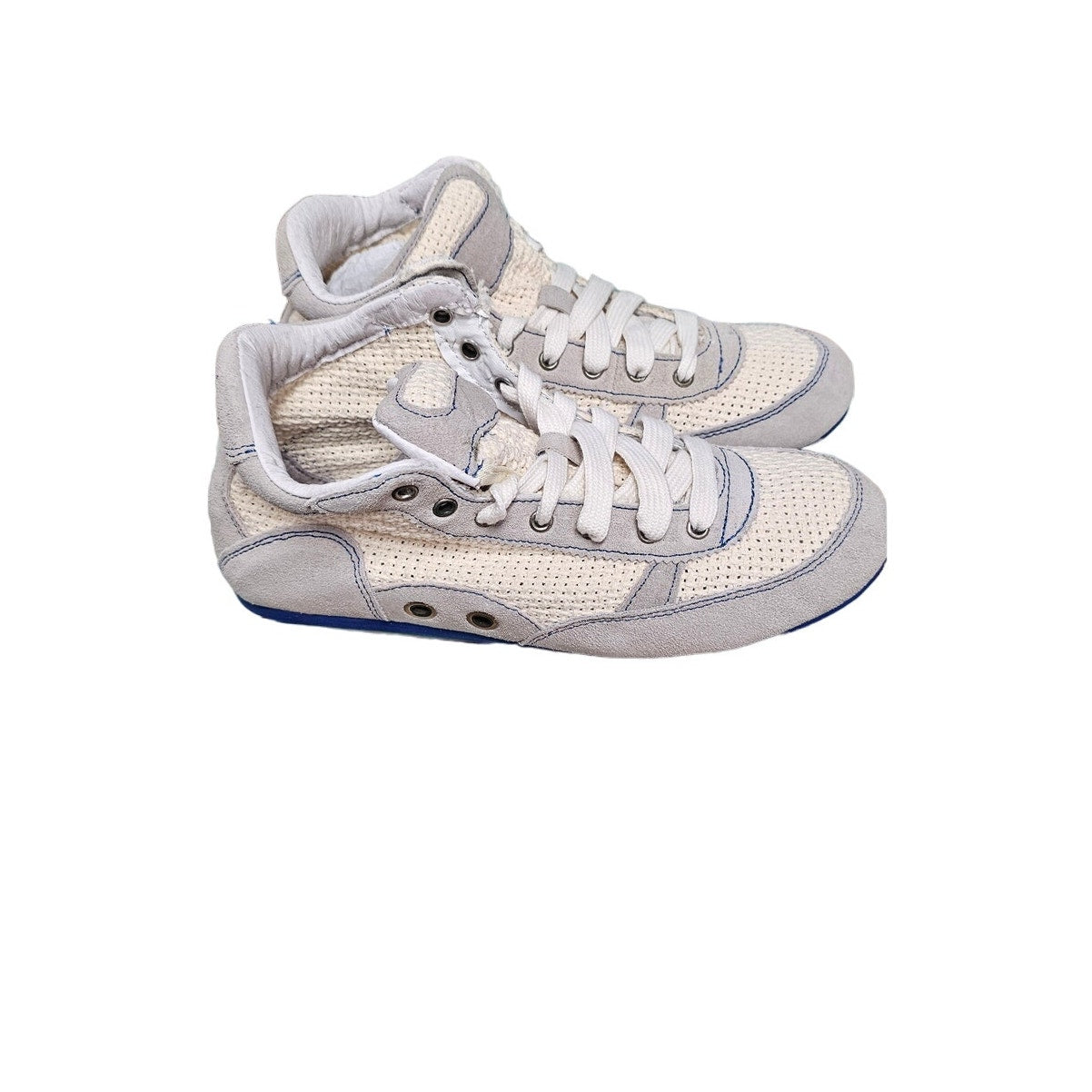 NIB Volatile Boxer style ladies sneakers in off-white size 7.5