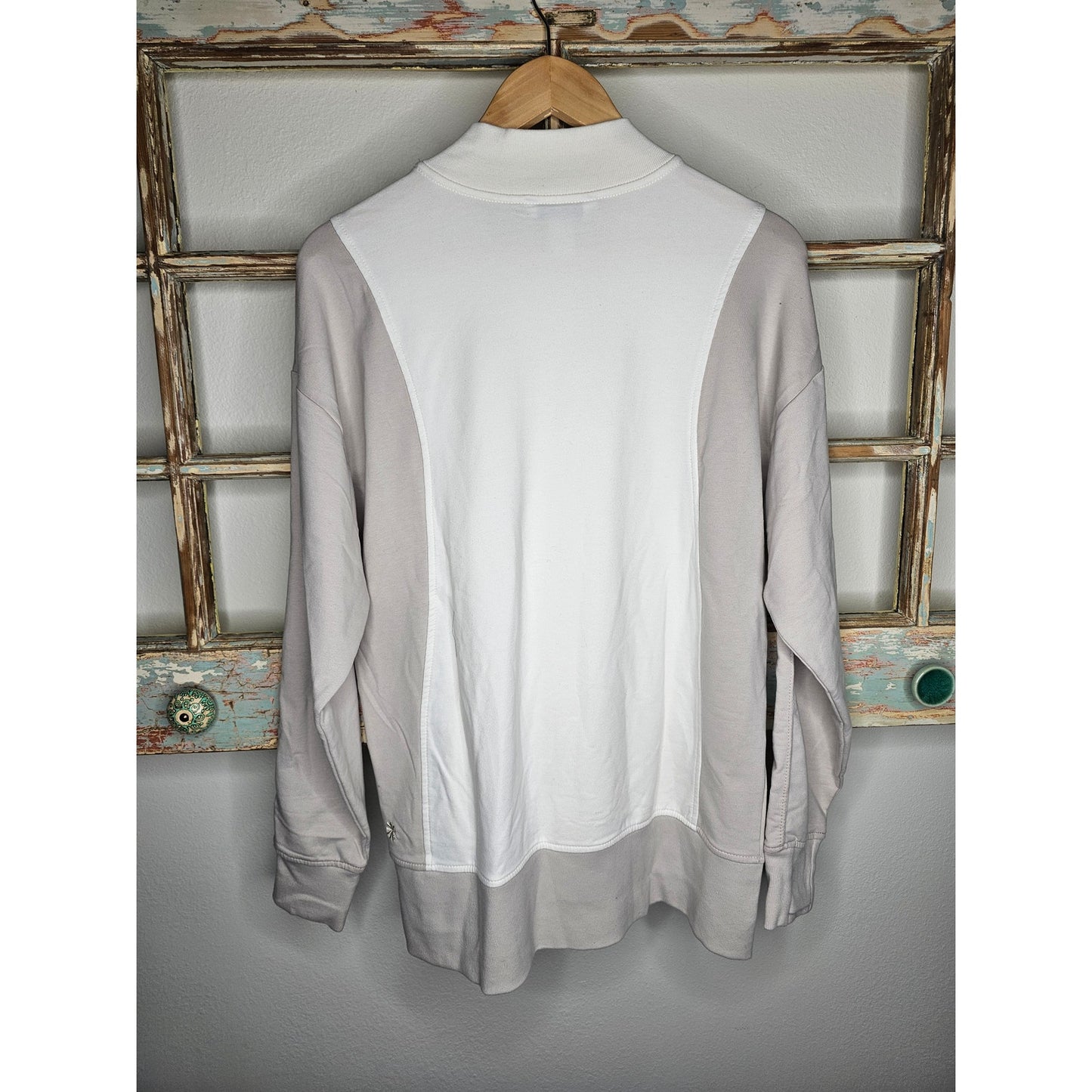 NWOT Athleta Ladies Neutral Block Sweatshirt Size Medium