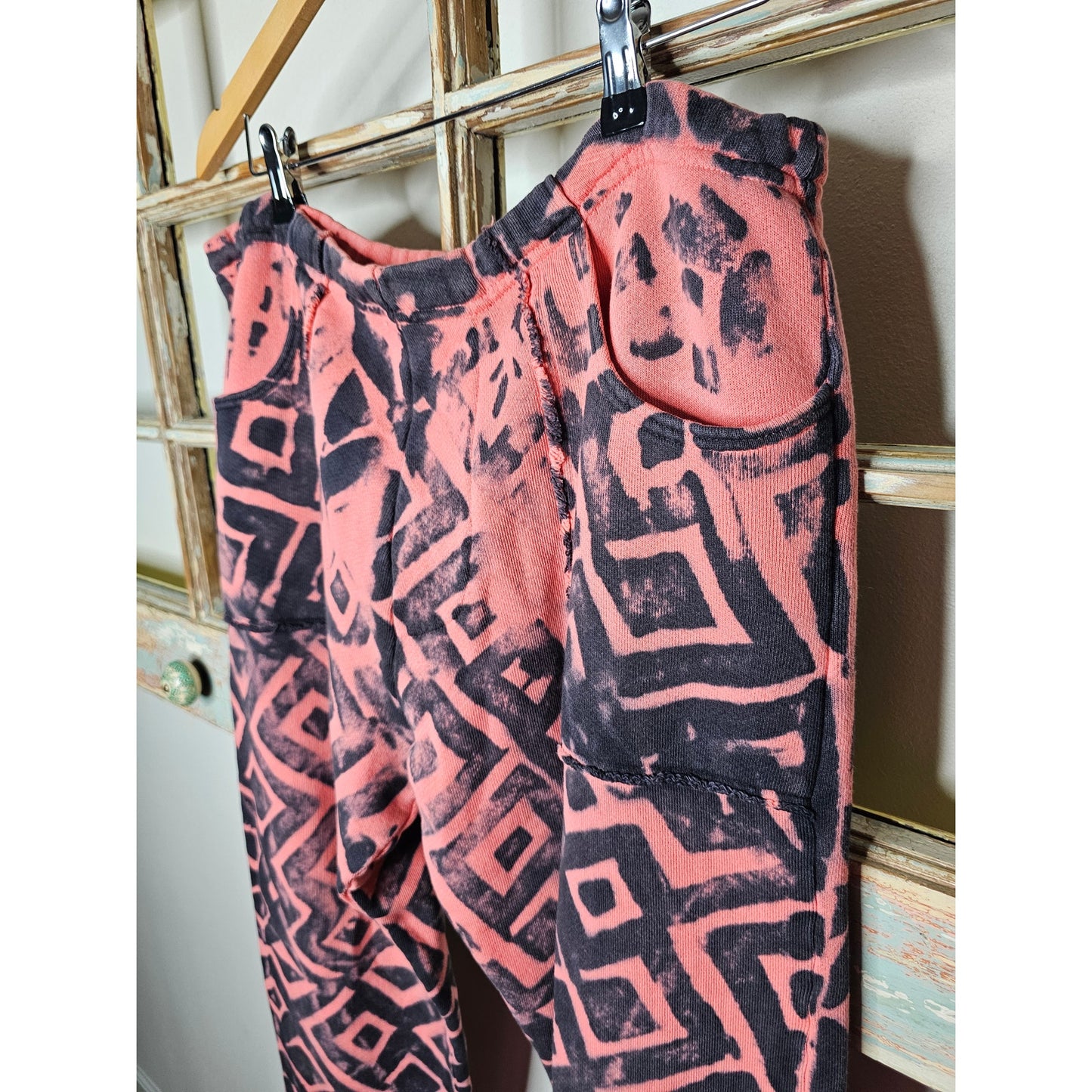 NWOT Mowgli Surf Tribal Print Cotton Jogging Pants Ladies size Large