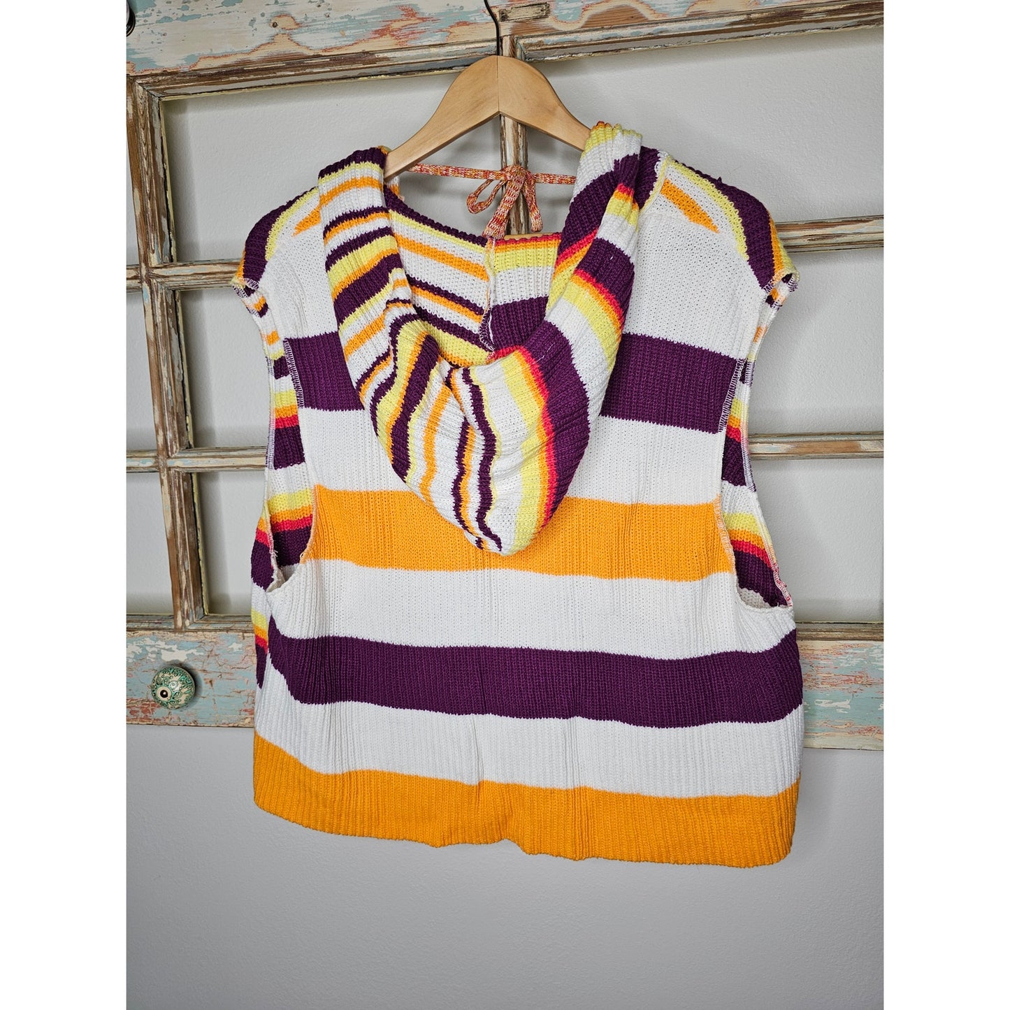 NWT Urban Outfitters Reid Hooded Sleeveless Sweater Vest Ladies size Large