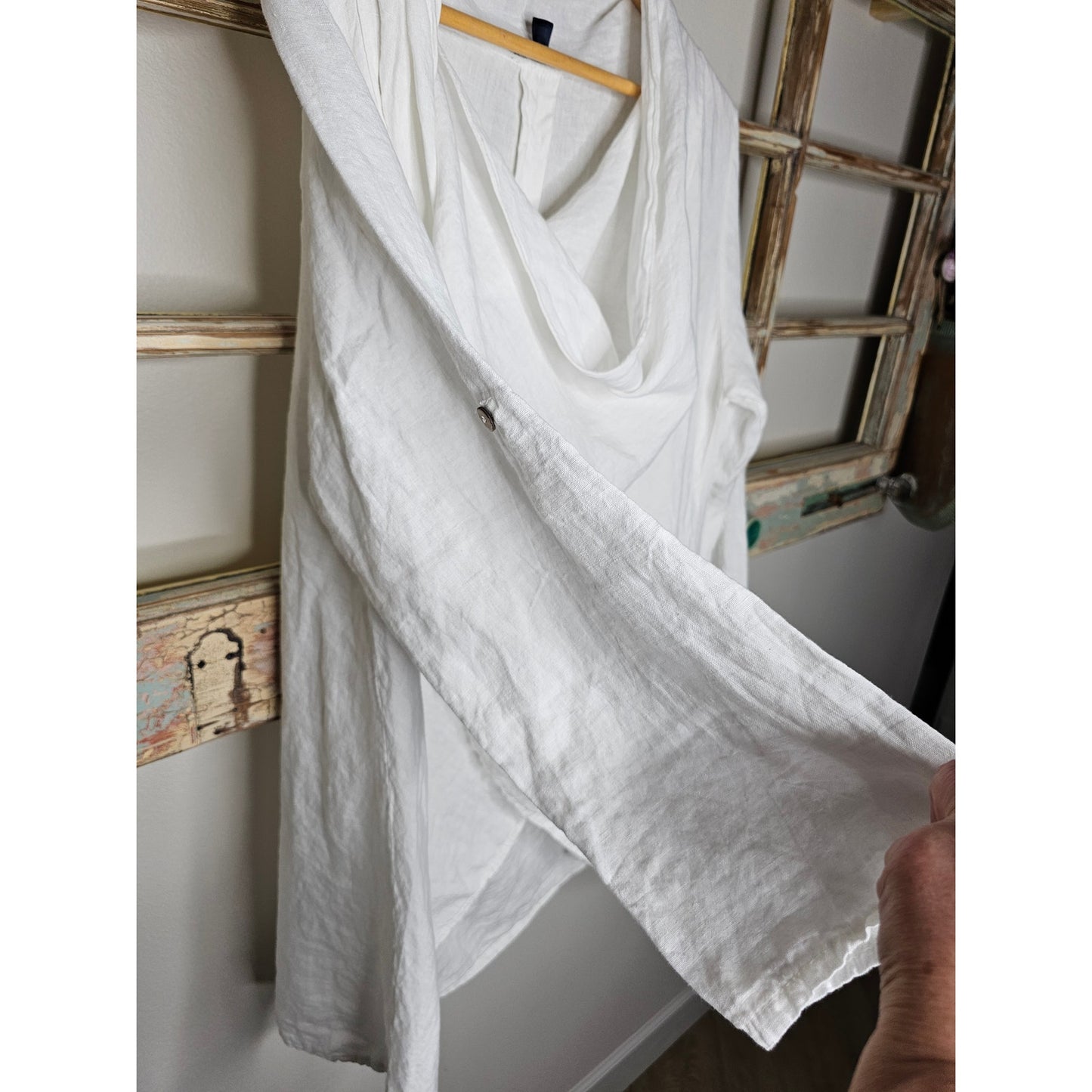 Linen White Cardigan Boho Top Saks Fifth Avenue Ladies size large.