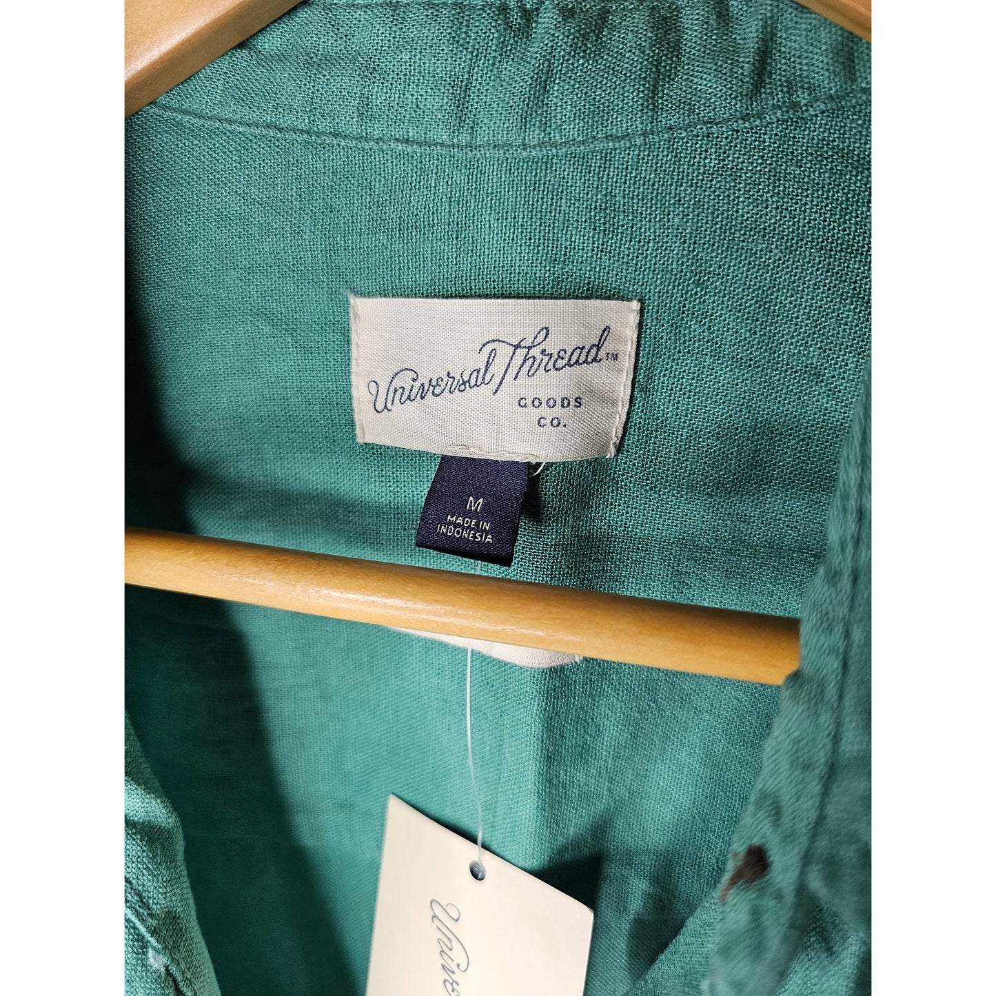 NWT Linen Relaxed Fit Teal Button Up Ladies collared shirt Size Medium