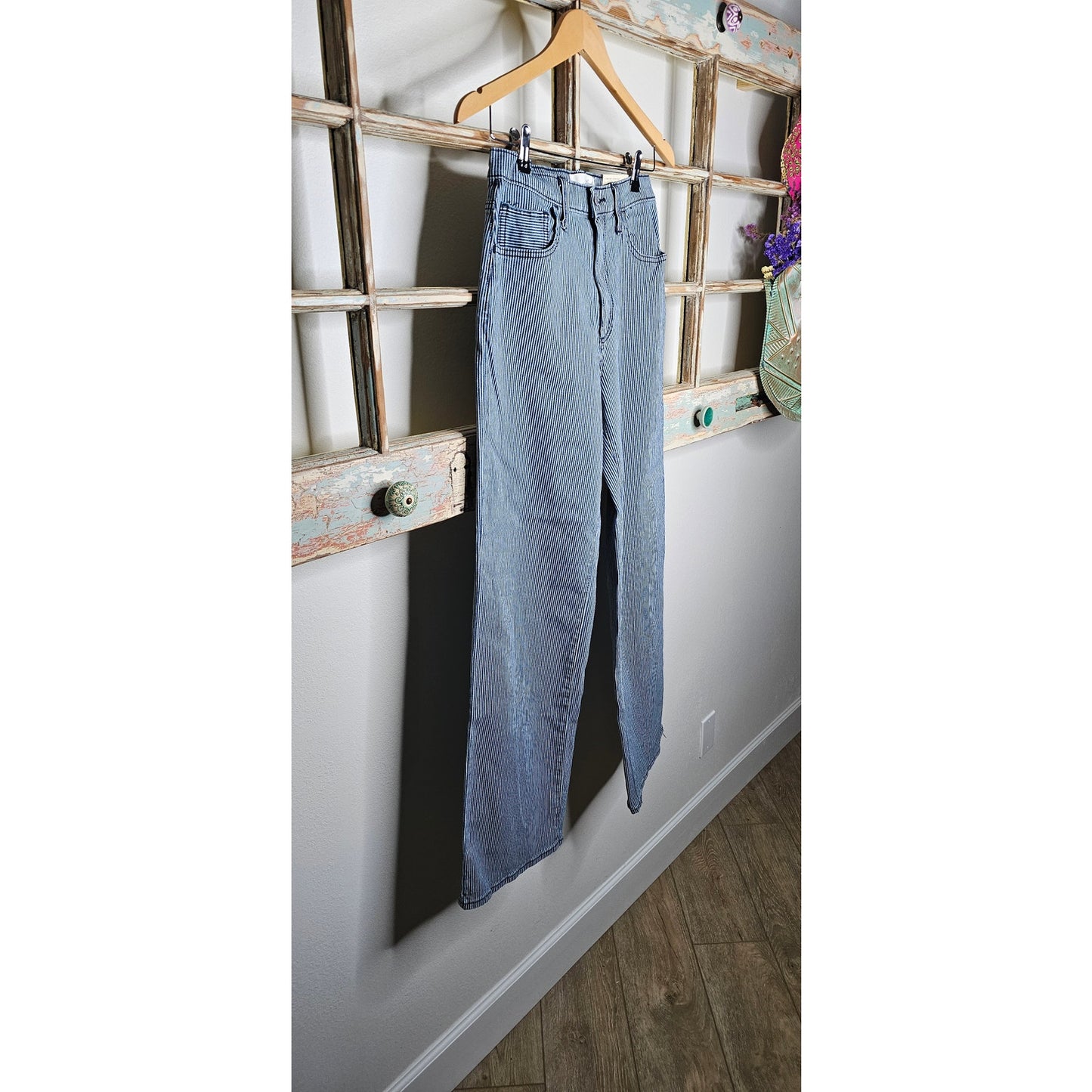 NWT High Rise Wide Leg Conductor blue/white stripe Jeans Ladies size 6