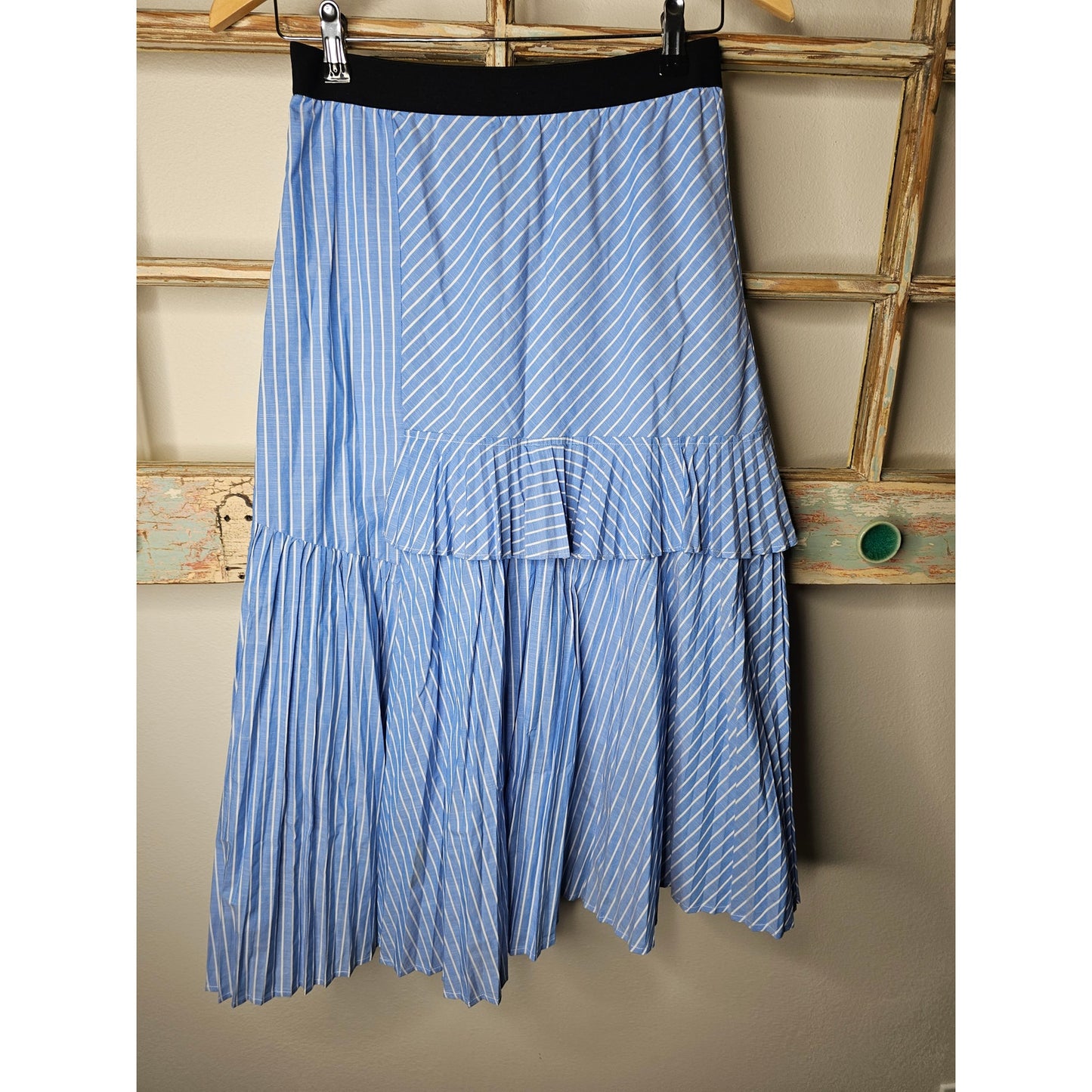 Joie Lined Oxford Look Ladies Skirt with Handkerchief hem and flowers size 2