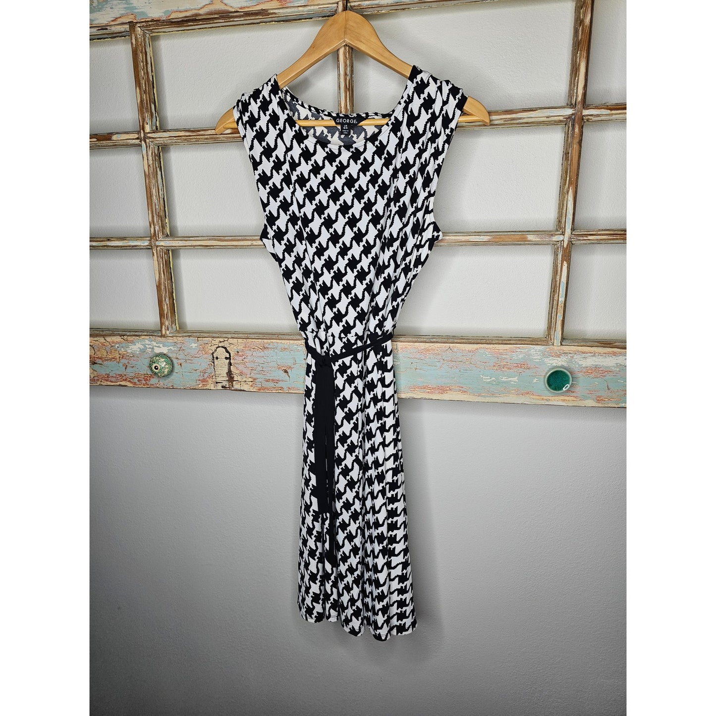 George Houndstooth Knee-length Sleeveless Dress Ladies size Large